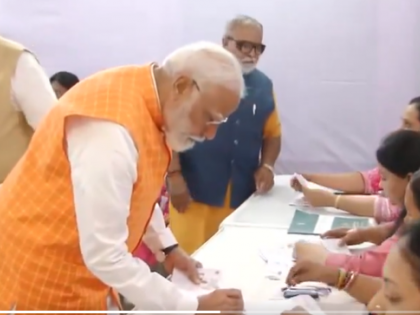 Lok Sabha Election 2024 Phase 3: PM Modi Casts Vote at Nishan Higher Secondary School in Ahmedabad (Watch) | Lok Sabha Election 2024 Phase 3: PM Modi Casts Vote at Nishan Higher Secondary School in Ahmedabad (Watch)
