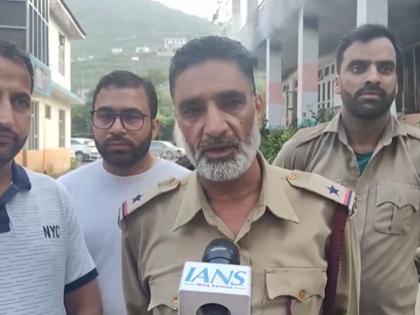 Poonch Fire: Goods Worth Lakhs Destroyed in Blaze at Samagra Shiksha Store in CEO Office, Mohalla Kamsar | Poonch Fire: Goods Worth Lakhs Destroyed in Blaze at Samagra Shiksha Store in CEO Office, Mohalla Kamsar