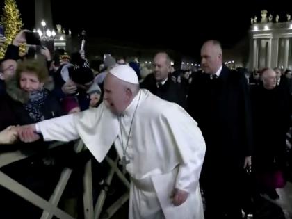 Pope Francis issues apology over hand slapping incident | Pope Francis issues apology over hand slapping incident