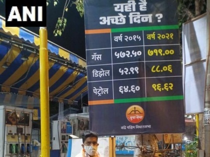 Shiv Sena puts up 'yahi hai acche din?' banners at petrol pumps after rise in fuel prices | Shiv Sena puts up 'yahi hai acche din?' banners at petrol pumps after rise in fuel prices