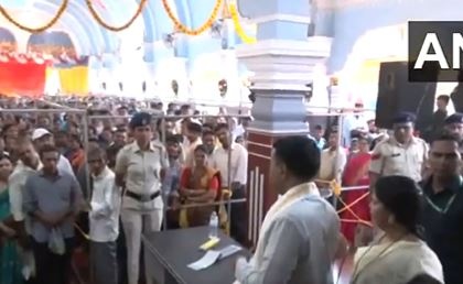 Mahashivratri 2024: Goa CM Pramod Sawant Offers Prayers at Shree Rudreshwar Temple in Sanquelim (Watch Video) | Mahashivratri 2024: Goa CM Pramod Sawant Offers Prayers at Shree Rudreshwar Temple in Sanquelim (Watch Video)