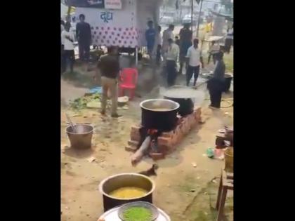 Maha Kumbh 2025: Prayagraj Police Officer Brijesh Tiwari Suspended After Video of Him Throwing Soil in Food at 'Bhandara' Goes Viral