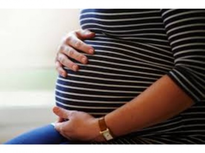 Pune: 25 year old COVID-19 positive woman delivers a healthy baby | Pune: 25 year old COVID-19 positive woman delivers a healthy baby
