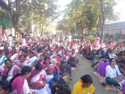 ASHA Workers Including Pregnant Women Join Protest in Thane, Over Working Conditions | ASHA Workers Including Pregnant Women Join Protest in Thane, Over Working Conditions