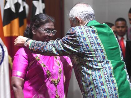 President Droupadi Murmu Conferred With Grand-Collar of the Order of Timor-Leste’s Highest Civilian Award (Watch Video) | President Droupadi Murmu Conferred With Grand-Collar of the Order of Timor-Leste’s Highest Civilian Award (Watch Video) President Droupadi Murmu Conferred With Grand-Collar of the Order of Timor-Leste’s Highest Civilian Award (Watch Video) | President Droupadi Murmu Conferred With Grand-Collar of the Order of Timor-Leste’s Highest Civilian Award (Watch Video)