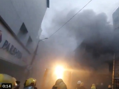 Pune: Fire Breaks Out in Grocery Shop in Raviwar Peth Area (Watch Video) | Pune: Fire Breaks Out in Grocery Shop in Raviwar Peth Area (Watch Video)