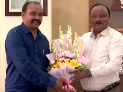 Pune Fire Officer Felicitated for Rescuing Girl from Third-Floor Window (Watch Video) | Pune Fire Officer Felicitated for Rescuing Girl from Third-Floor Window (Watch Video) Pune Fire Officer Felicitated for Rescuing Girl from Third-Floor Window (Watch Video) | Pune Fire Officer Felicitated for Rescuing Girl from Third-Floor Window (Watch Video)