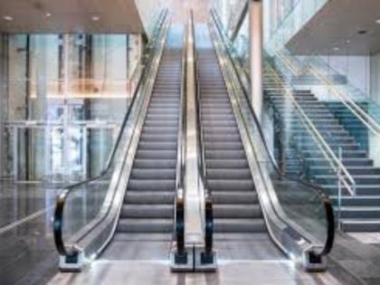 Pune Railway Station Tragedy: Elderly Man Falls from Escalator, Dies in Hospital After Struggle | Pune Railway Station Tragedy: Elderly Man Falls from Escalator, Dies in Hospital After Struggle Pune Railway Station Tragedy: Elderly Man Falls from Escalator, Dies in Hospital After Struggle | Pune Railway Station Tragedy: Elderly Man Falls from Escalator, Dies in Hospital After Struggle