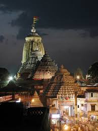 Odisha: Ranchi Resident Attempts to Climb Puri’s Shree Jagannath Temple, Nabbed by Police | Odisha: Ranchi Resident Attempts to Climb Puri’s Shree Jagannath Temple, Nabbed by Police