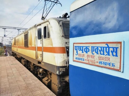 Woman raped and passengers robbed on Pushpak Express between Igatpuri-Kasara station | Woman raped and passengers robbed on Pushpak Express between Igatpuri-Kasara station
