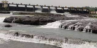 Pune's Water Woes Worsen: Borewells Run Dry, Dams Hit Critical Levels | Pune's Water Woes Worsen: Borewells Run Dry, Dams Hit Critical Levels
