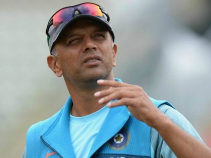 Rahul Dravid gives Rs 35,000 to groundsmen for preparing a perfect test match pitch | Rahul Dravid gives Rs 35,000 to groundsmen for preparing a perfect test match pitch
