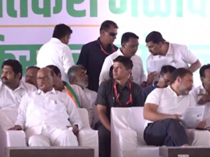 Congress Leader Rahul Gandhi, Sharad Pawar and Other MVA Leaders Attend Farmers Meeting in Nashik (Watch Video) | Congress Leader Rahul Gandhi, Sharad Pawar and Other MVA Leaders Attend Farmers Meeting in Nashik (Watch Video)