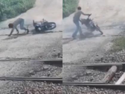 Noida Tragedy: Man Fatally Hit by Speeding Train While Attempting to Remove Bike Stuck on Railway Tracks, Video Surfaces | Noida Tragedy: Man Fatally Hit by Speeding Train While Attempting to Remove Bike Stuck on Railway Tracks, Video Surfaces