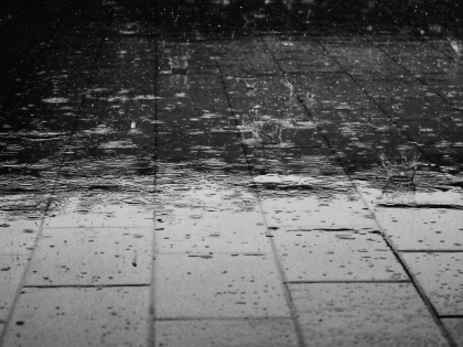 Pune city receives heavy rainfall, brings relief from hot and humid weather | Pune city receives heavy rainfall, brings relief from hot and humid weather