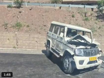 Jammu and Kashmir: Congress MLA Ghulam Ahmed Mir's Escort Vehicle Collides With Truck on Jammu-Srinagar Highway; 2 Injured | Jammu and Kashmir: Congress MLA Ghulam Ahmed Mir's Escort Vehicle Collides With Truck on Jammu-Srinagar Highway; 2 Injured