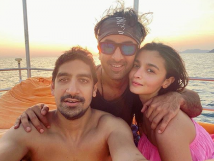 Alia Bhatt shares a happy picture with Ranbir Kapoor and Ayan Mukerji | Alia Bhatt shares a happy picture with Ranbir Kapoor and Ayan Mukerji