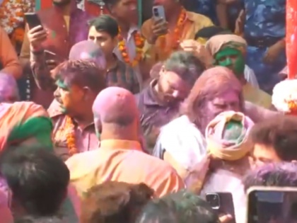Rangbhari Ekadashi Holi Celebrations Underway at Hanuman Garhi Temple in Ayodhya - Watch | Rangbhari Ekadashi Holi Celebrations Underway at Hanuman Garhi Temple in Ayodhya - Watch