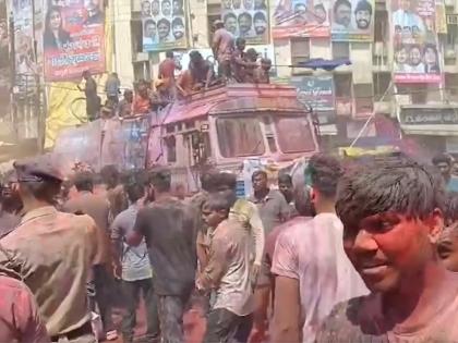 Tragedy Strikes Ger Procession in Indore: Young Man Killed After Being Run Over by Tanker During Rang Panchami Celebration (Watch Video) | Tragedy Strikes Ger Procession in Indore: Young Man Killed After Being Run Over by Tanker During Rang Panchami Celebration (Watch Video) Tragedy Strikes Ger Procession in Indore: Young Man Killed After Being Run Over by Tanker During Rang Panchami Celebration (Watch Video) | Tragedy Strikes Ger Procession in Indore: Young Man Killed After Being Run Over by Tanker During Rang Panchami Celebration (Watch Video)