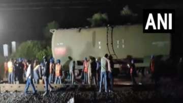 Madhya Pradesh: 3 Wagons of Goods Train Carrying Petroleum Products Derail In Ratlam | Madhya Pradesh: 3 Wagons of Goods Train Carrying Petroleum Products Derail In Ratlam Madhya Pradesh: 3 Wagons of Goods Train Carrying Petroleum Products Derail In Ratlam | Madhya Pradesh: 3 Wagons of Goods Train Carrying Petroleum Products Derail In Ratlam