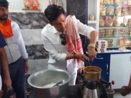 Uttar Pradesh Lok Sabha Election 2024: BJP Candidate From Gorakhpur Ravi Kishan Prepares Tea As Part of 'Jan Sampark Abhiyan' (Watch Video) | Uttar Pradesh Lok Sabha Election 2024: BJP Candidate From Gorakhpur Ravi Kishan Prepares Tea As Part of 'Jan Sampark Abhiyan' (Watch Video)
