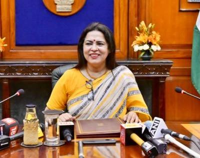 Meenakshi Lekhi says Partha Chatterjee has luxury flat just for dogs | Meenakshi Lekhi says Partha Chatterjee has luxury flat just for dogs