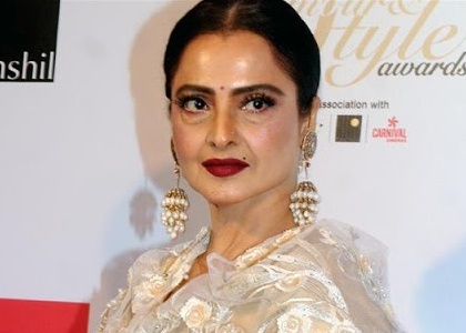 Rekha claims that she saw Jaya crying, when Big B and she was making love-scenes on the big screen | Rekha claims that she saw Jaya crying, when Big B and she was making love-scenes on the big screen