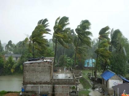 Cyclone 'Remal' Ravages West Bengal and Bangladesh: Heavy Rains and 135km/h Winds Cause Devastation | Cyclone 'Remal' Ravages West Bengal and Bangladesh: Heavy Rains and 135km/h Winds Cause Devastation