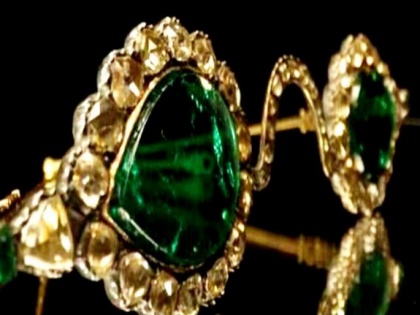 Rare diamond & emerald spectacles from Mughal-era to be auctioned in London | Rare diamond & emerald spectacles from Mughal-era to be auctioned in London