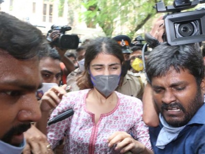 Celebs react after Rhea Chakraborty gets tortured and harrassed by media | Celebs react after Rhea Chakraborty gets tortured and harrassed by media