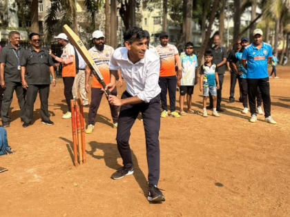 Former UK PM Rishi Sunak Plays Tennis Ball Cricket at Parsee Gymkhana During Mumbai Visit (See Pics)