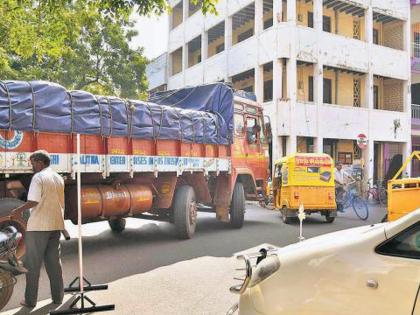 Restrictions imposed on heavy vehicles and luxury buses in Akola city, check details here | Restrictions imposed on heavy vehicles and luxury buses in Akola city, check details here Restrictions imposed on heavy vehicles and luxury buses in Akola city, check details here | Restrictions imposed on heavy vehicles and luxury buses in Akola city, check details here