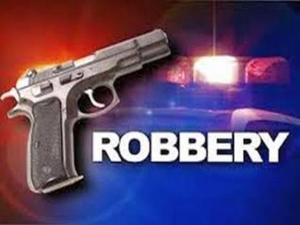 Pune Crime: Armed Robbers Flee With ₹7.11 Lakh From Bullet Showroom; Security Guard Threatened at Gunpoint | Pune Crime: Armed Robbers Flee With ₹7.11 Lakh From Bullet Showroom; Security Guard Threatened at Gunpoint