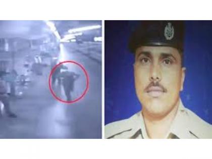 Viral Video! RPF constable running behind a train to give milk to a hungry baby proves 'Humanity Is Still Alive' | Viral Video! RPF constable running behind a train to give milk to a hungry baby proves 'Humanity Is Still Alive'