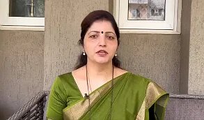 MSCW chief Rupali Chakankar demands to cognisance action against accused who tries to rape teenage girl in Thane | MSCW chief Rupali Chakankar demands to cognisance action against accused who tries to rape teenage girl in Thane