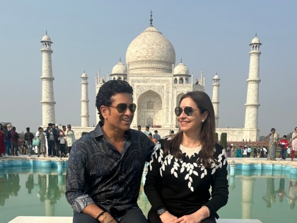 Sachin Tendulkar's Belated Valentine's Day: Master Blaster Visits Taj Mahal with Wife - WATCH | Sachin Tendulkar's Belated Valentine's Day: Master Blaster Visits Taj Mahal with Wife - WATCH