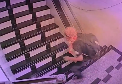Saif Ali Khan Attack Case: New CCTV Footage of Attacker Surfaces, Seen Climbing Stairs of Building (VIDEO) | Saif Ali Khan Attack Case: New CCTV Footage of Attacker Surfaces, Seen Climbing Stairs of Building (VIDEO)