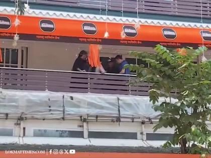 Mumbai: Salman Khan's Father Salim Khan Meets MNS Chief Raj Thackeray at His Residence (Watch Video) | Mumbai: Salman Khan's Father Salim Khan Meets MNS Chief Raj Thackeray at His Residence (Watch Video) Mumbai: Salman Khan's Father Salim Khan Meets MNS Chief Raj Thackeray at His Residence (Watch Video) | Mumbai: Salman Khan's Father Salim Khan Meets MNS Chief Raj Thackeray at His Residence (Watch Video)