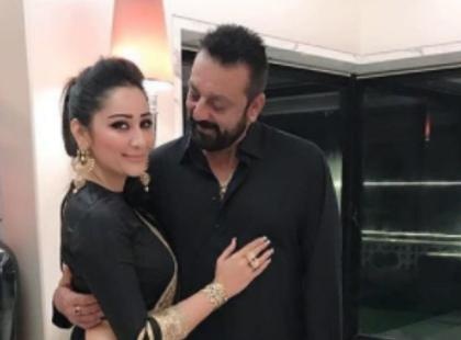 Sanjay Dutt's 13th anniversary wish for wife Maanayata is all love! | Sanjay Dutt's 13th anniversary wish for wife Maanayata is all love!