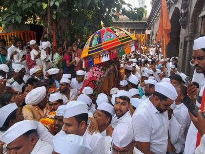Ashadhi Wari 2025: Devotees Flock to Dehu for Sant Tukaram Maharaj’s Palkhi Sohala | Ashadhi Wari 2025: Devotees Flock to Dehu for Sant Tukaram Maharaj’s Palkhi Sohala Ashadhi Wari 2025: Devotees Flock to Dehu for Sant Tukaram Maharaj’s Palkhi Sohala | Ashadhi Wari 2025: Devotees Flock to Dehu for Sant Tukaram Maharaj’s Palkhi Sohala