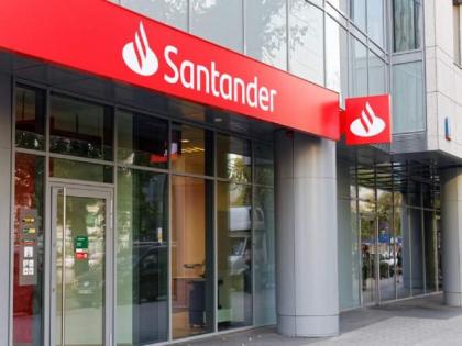 Santander bank accidentally transfers £130 million to customers | Santander bank accidentally transfers £130 million to customers