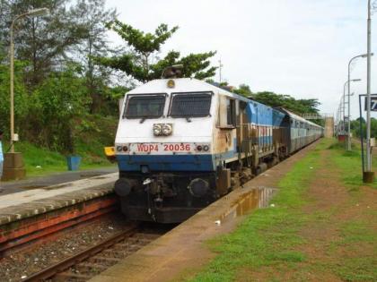 Konkan Kanya Express halts for two and a half hours due to engine failure | Konkan Kanya Express halts for two and a half hours due to engine failure