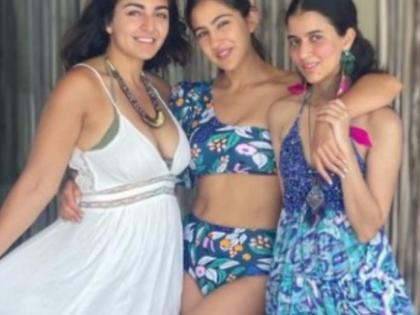 Sara Ali Khan shines in a floral bikini looking absolutely ravishing | Sara Ali Khan shines in a floral bikini looking absolutely ravishing