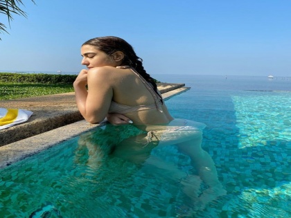 Sara Ali Khan does a hair flip in swimming pool | Sara Ali Khan does a hair flip in swimming pool