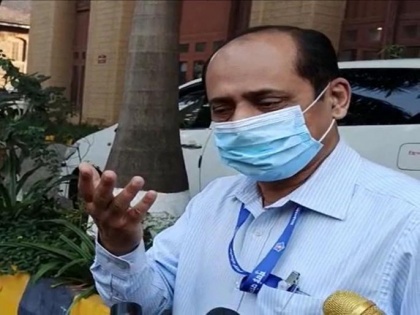 Sachin Vaze's health deteriorates, gets treatment by doctor | Sachin Vaze's health deteriorates, gets treatment by doctor