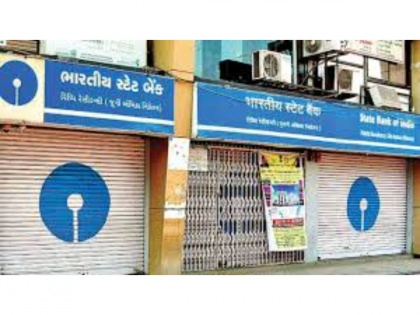 COVID-19: SBI closes 3 branches in Mumbai, Thane after increase in cases among staff | COVID-19: SBI closes 3 branches in Mumbai, Thane after increase in cases among staff