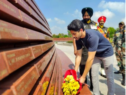 Laal Singh Chaddha team visits the National War Memorial in Delhi | Laal Singh Chaddha team visits the National War Memorial in Delhi