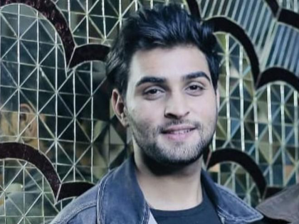 Makeup artist Arjun Verma is stepping big with his luxury cosmetic brand ‘Try Molecule’ | Makeup artist Arjun Verma is stepping big with his luxury cosmetic brand ‘Try Molecule’ Makeup artist Arjun Verma is stepping big with his luxury cosmetic brand ‘Try Molecule’ | Makeup artist Arjun Verma is stepping big with his luxury cosmetic brand ‘Try Molecule’