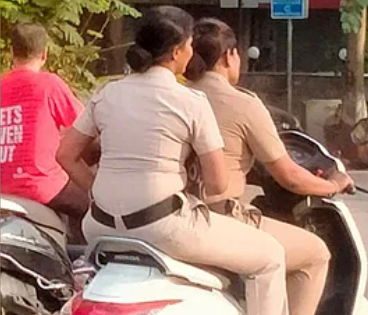 Mumbai traffic police fine two female officers for riding without helmets | Mumbai traffic police fine two female officers for riding without helmets