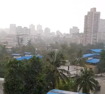 Mumbai receives light drizzle on Tuesday morning amidst cloudy weather | Mumbai receives light drizzle on Tuesday morning amidst cloudy weather Mumbai receives light drizzle on Tuesday morning amidst cloudy weather | Mumbai receives light drizzle on Tuesday morning amidst cloudy weather